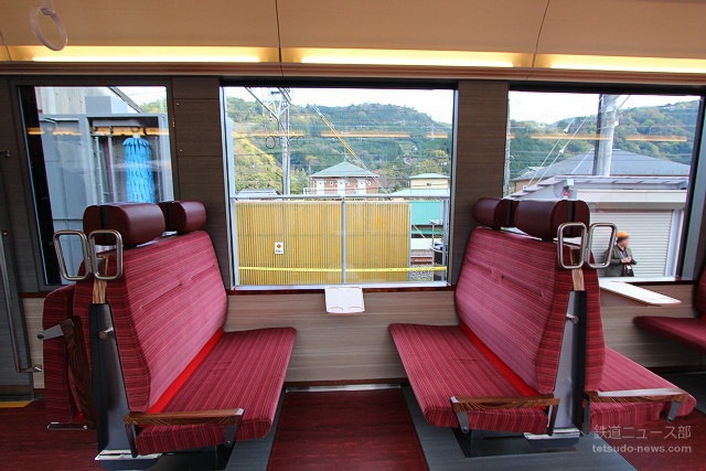 箱根登山鉄道 新型車両 3000形 ボックスシート