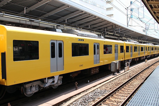 京急、黄色い新1000形「KEIKYU YELLOW HAPPY TRAIN」を運行 | 鉄道